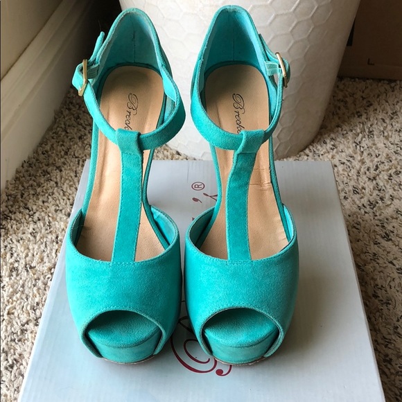 Heels - Picture 2 of 5